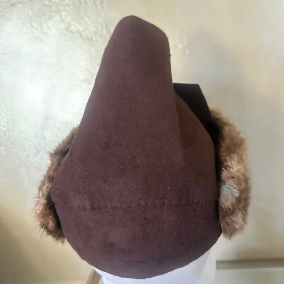 SKILLFUL 1930s' BROWN FELT HAT WITH FUR "WINGS" + FELT BOW